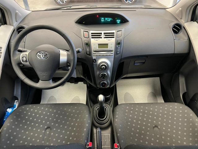 TOYOTA Yaris usata, con Sedile posteriore sdoppiato