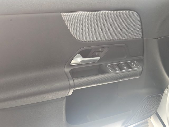 MERCEDES-BENZ GLA 180 usata, con ESP