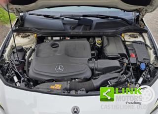 MERCEDES-BENZ CLA 200 usata, con Frenata d