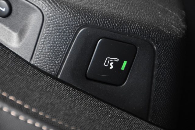 PEUGEOT 3008 usata, con Volante in pelle