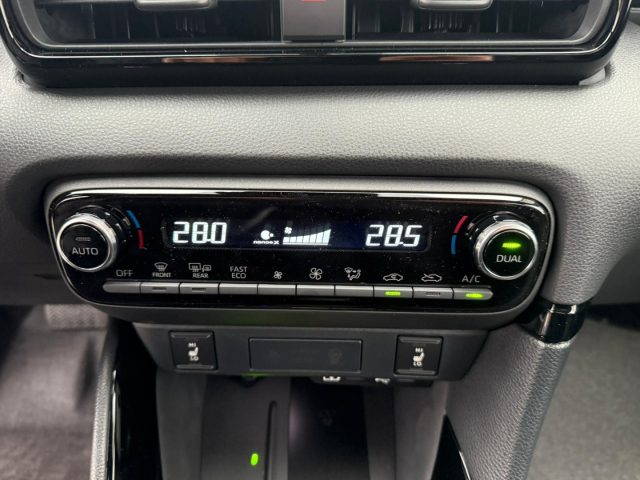 TOYOTA Yaris usata, con Specchietti laterali elettrici