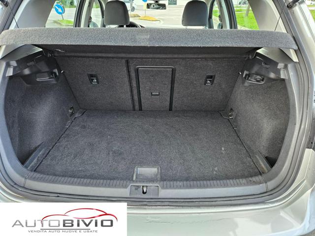 VOLKSWAGEN Golf usata, con USB
