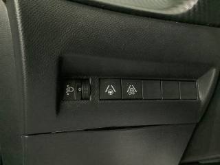 PEUGEOT 2008 usata, con Sensori di parcheggio posteriori