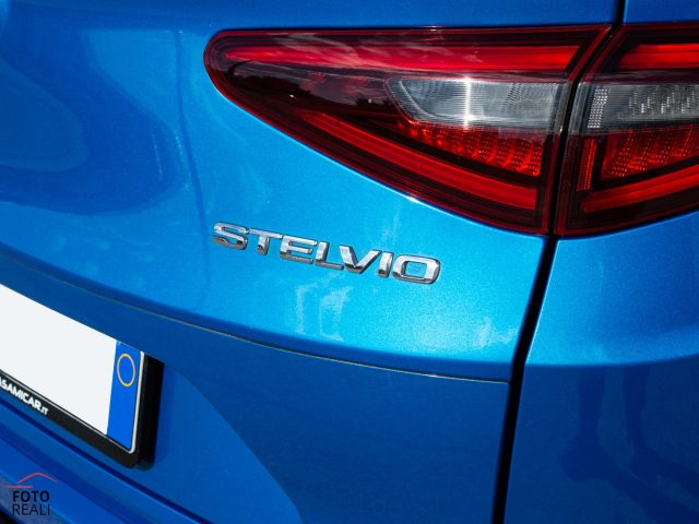 ALFA ROMEO Stelvio usata, con Leve al volante