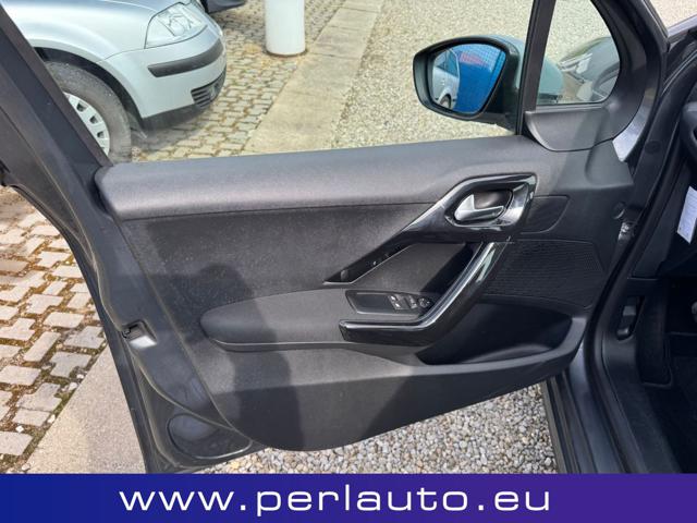 PEUGEOT 208 usata, con Autoradio