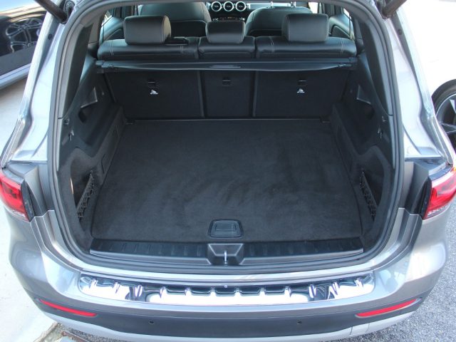 MERCEDES-BENZ GLB 180 usata, con Telecamera per parcheggio assistito