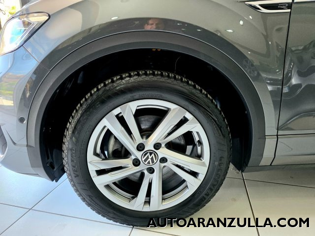 VOLKSWAGEN T-Roc usata, con Leve al volante