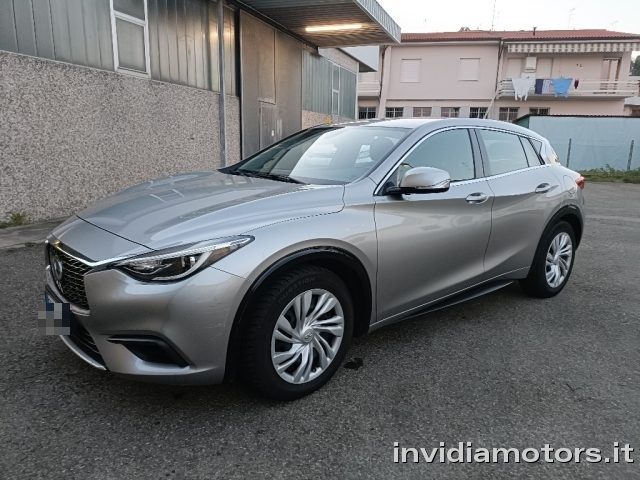 INFINITI Q30 usata, con Airbag
