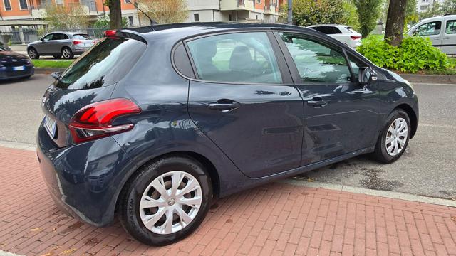 PEUGEOT 208 usata, con Autoradio