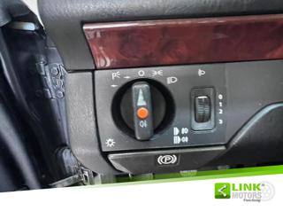 MERCEDES-BENZ E 200 usata 23