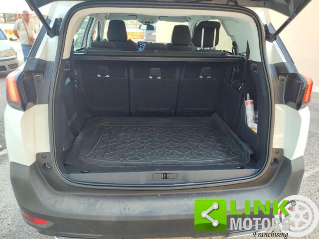 PEUGEOT 5008 usata, con Park Distance Control