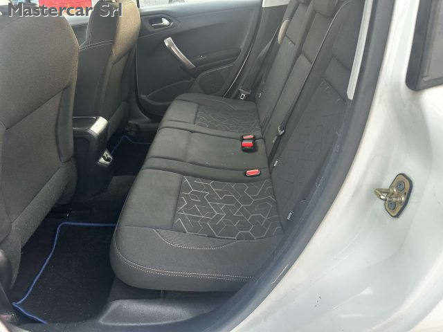 PEUGEOT 2008 usata, con Park Distance Control