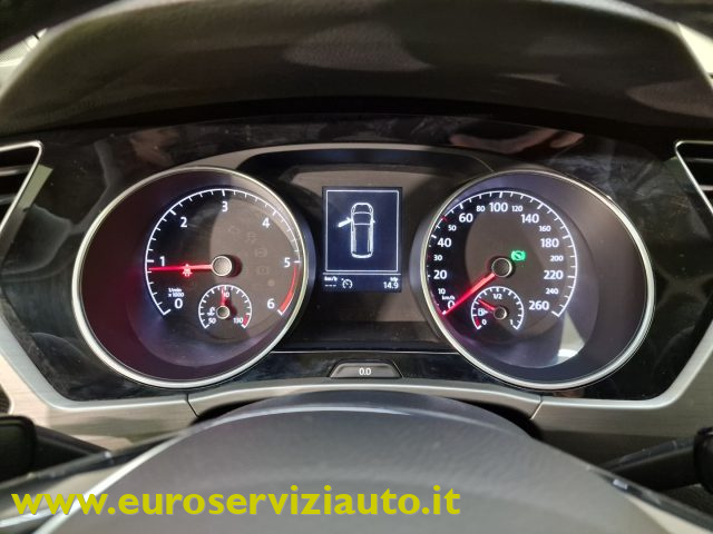 VOLKSWAGEN Touran usata, con Luci diurne