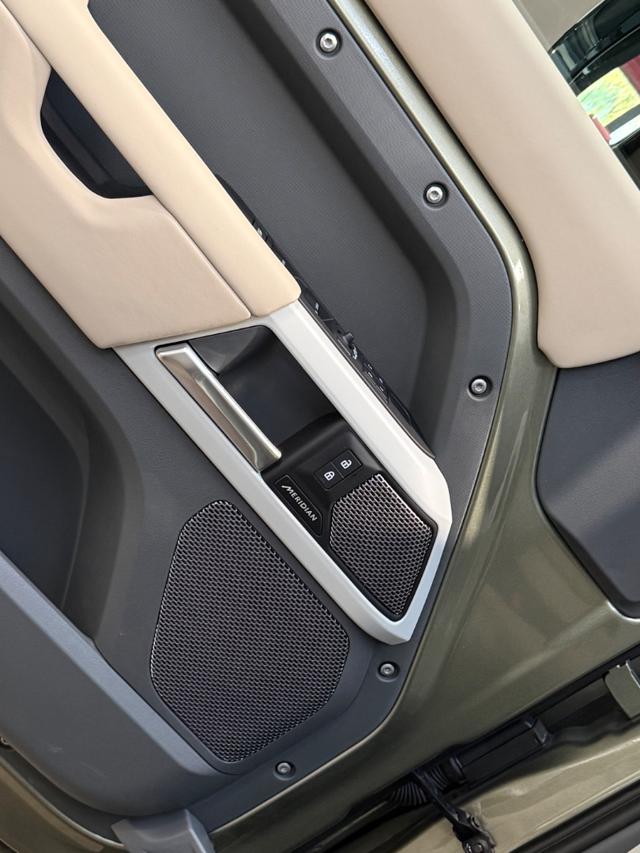 LAND ROVER Defender usata, con Sedile posteriore sdoppiato