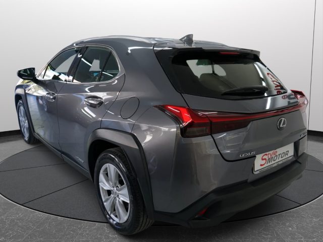 LEXUS UX 250h usata, con Autoradio digitale
