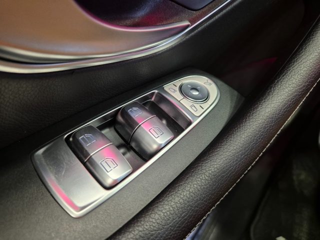 MERCEDES-BENZ E 220 usata, con Specchietti laterali elettrici