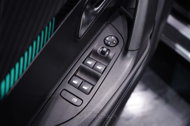PEUGEOT 2008 usata, con Controllo trazione