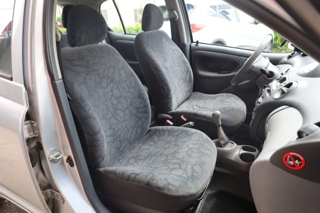 TOYOTA Yaris usata 53