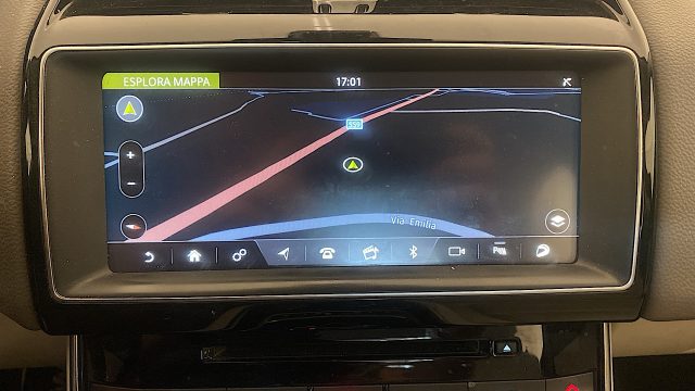 JAGUAR XE usata, con USB