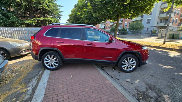 JEEP Cherokee usata, con Autoradio