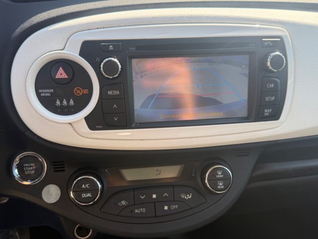 TOYOTA Yaris usata 21