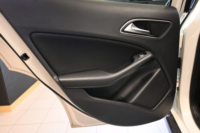 MERCEDES-BENZ GLA 180 usata 54