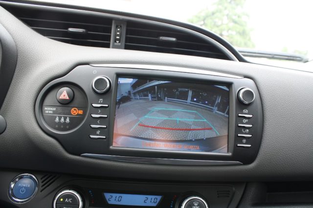 TOYOTA Yaris usata 13