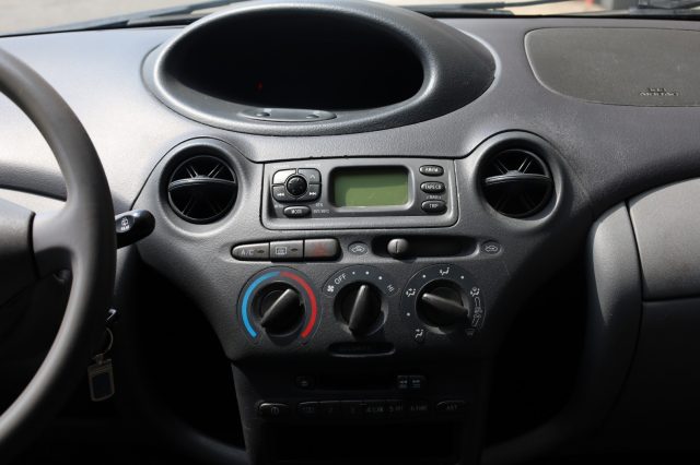TOYOTA Yaris usata 22