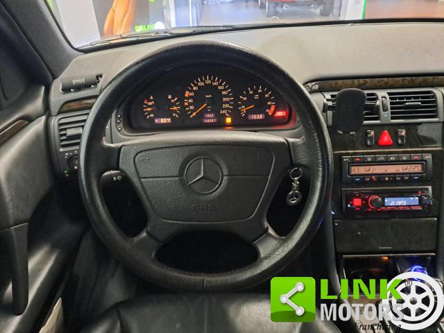 MERCEDES-BENZ E 200 usata 31