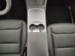 TESLA Model Y usata, con USB