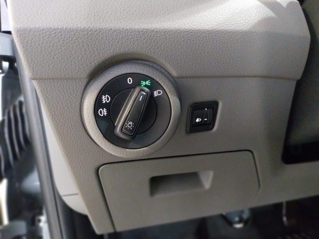 VOLKSWAGEN Caravelle usata, con Touch screen