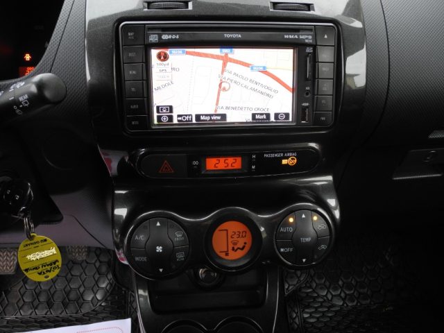 TOYOTA Urban Cruiser usata, con Controllo automatico clima
