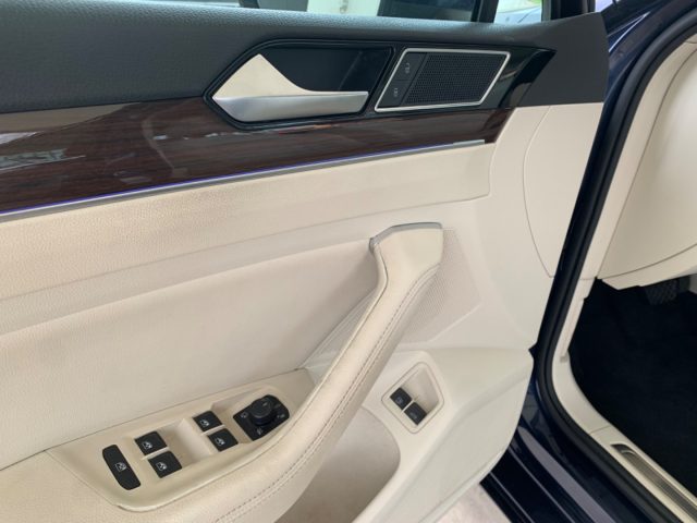 VOLKSWAGEN Passat usata, con Luci diurne LED