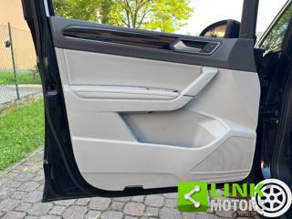 VOLKSWAGEN Touran usata, con Controllo trazione