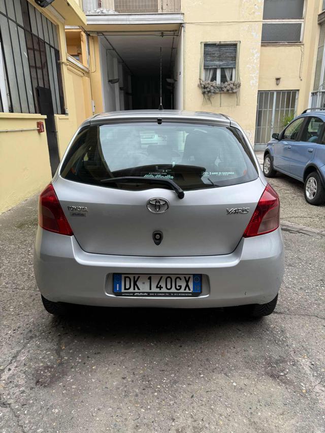 TOYOTA Yaris usata, con Autoradio