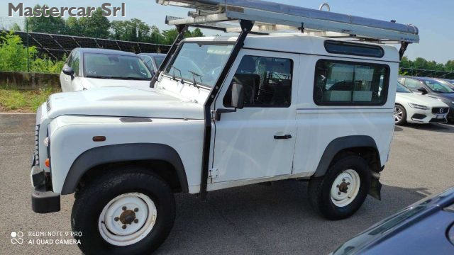 LAND ROVER Defender usata 2
