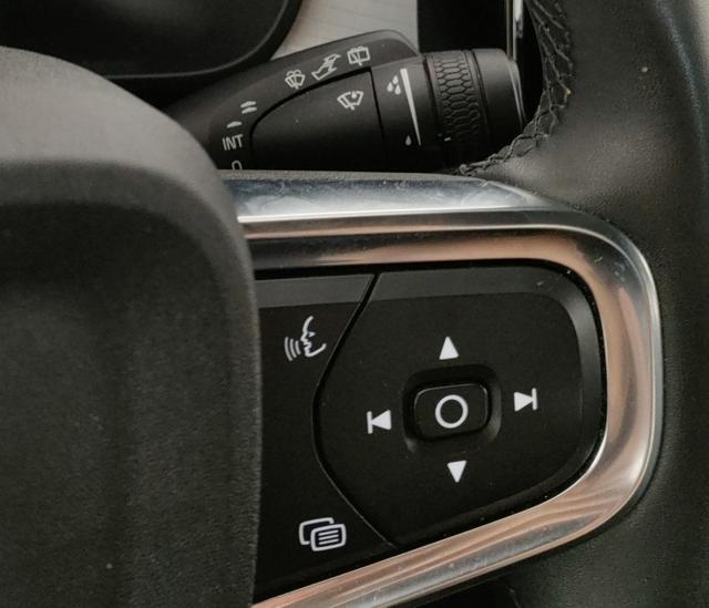VOLVO XC40 usata, con Volante in pelle