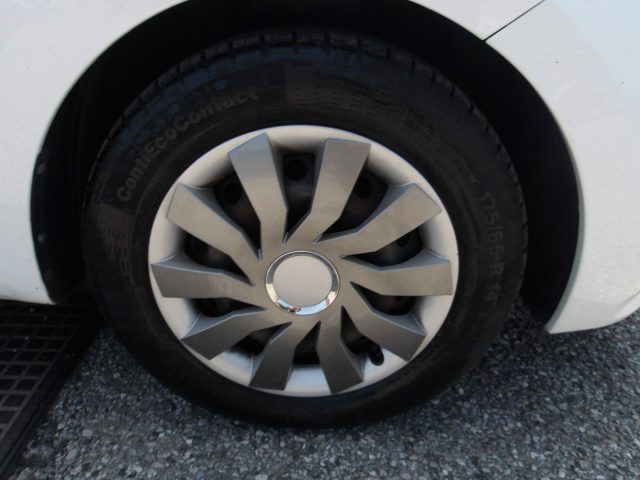HYUNDAI i10 usata 16