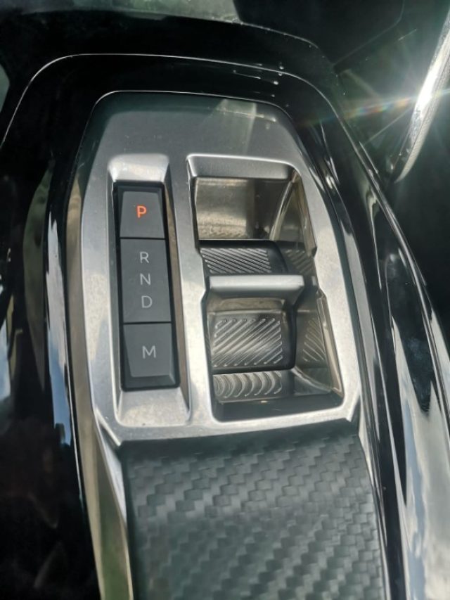 PEUGEOT 2008 usata, con Touch screen