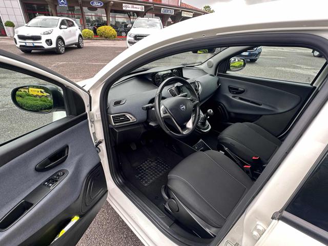 LANCIA Ypsilon usata, con USB