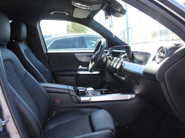 MERCEDES-BENZ GLB 200 usata, con Cruise Control