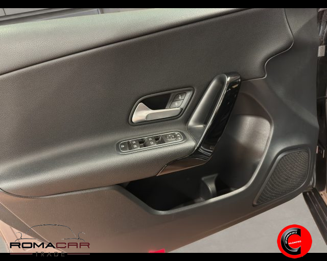 MERCEDES-BENZ A 180 usata, con Fari LED