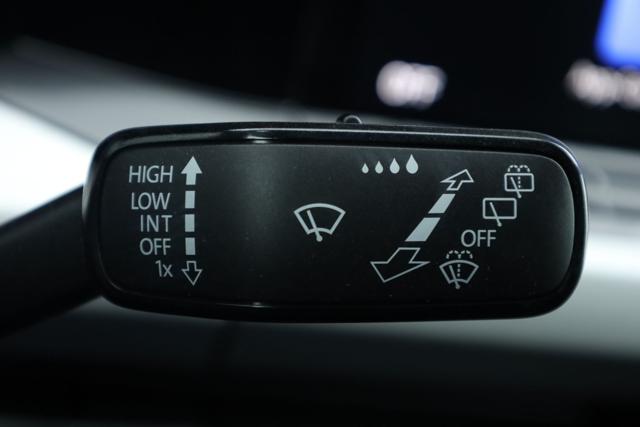 VOLKSWAGEN Golf usata, con Touch screen