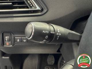 PEUGEOT 308 usata, con Volante in pelle