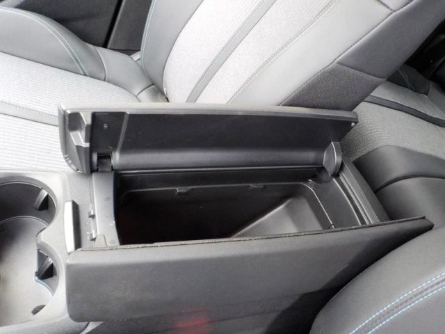 PEUGEOT 3008 usata, con Sedile posteriore sdoppiato