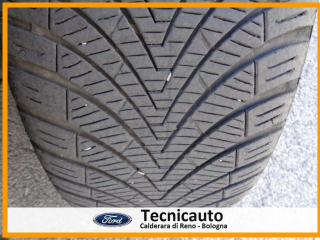 FORD Kuga usata, con Bracciolo