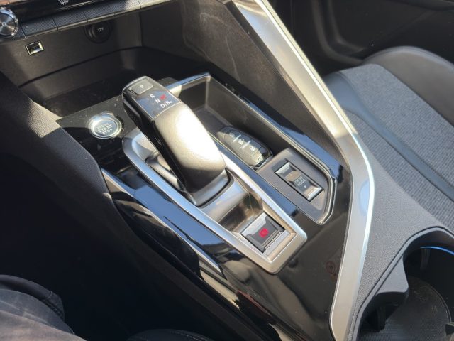 PEUGEOT 3008 usata, con Airbag testa