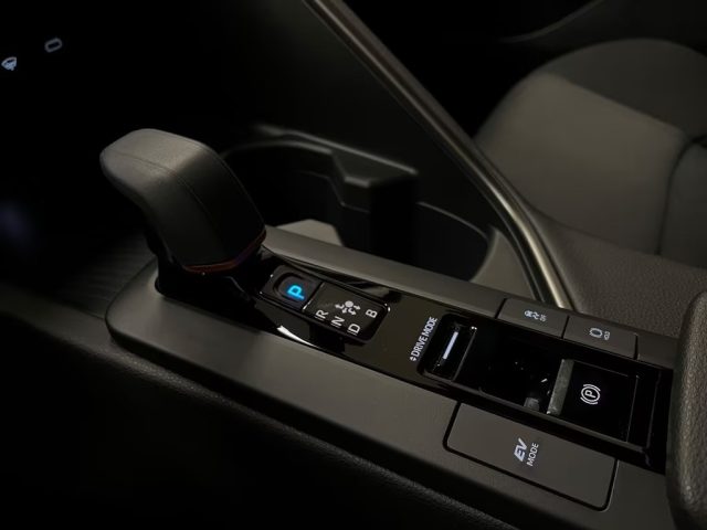 TOYOTA C-HR usata, con Controllo automatico clima