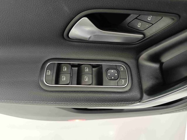 MERCEDES-BENZ CLA 200 usata, con Specchietti laterali elettrici
