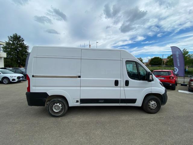 PEUGEOT Boxer usata, con Autoradio